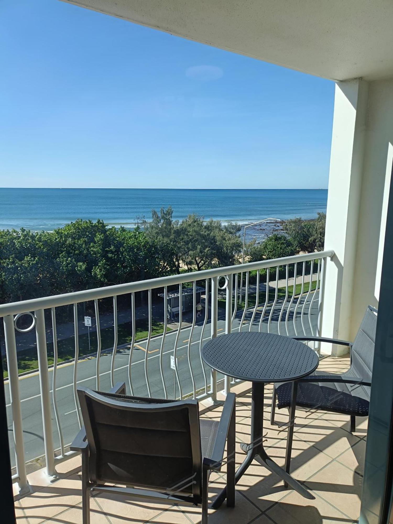 Grand Palais Boolarong Beachside Apartments Alexandra Headland Ngoại thất bức ảnh